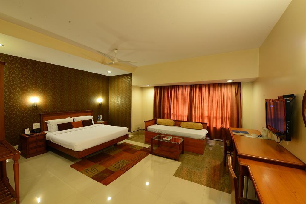 Hotel Woodland Pune Extérieur photo